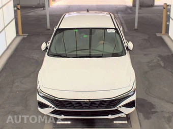 2024 Hyundai Elantra SE - miniatura 2