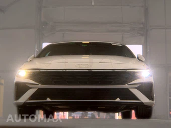 2024 Hyundai Elantra SE - miniatura 3