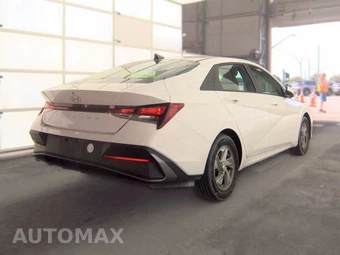 2024 Hyundai Elantra SE - miniatura 5