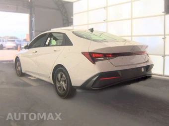 2024 Hyundai Elantra SE - miniatura 8