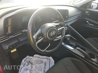 2024 Hyundai Elantra SE – miniatura 10