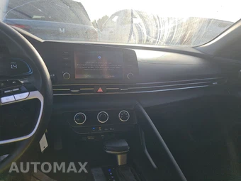 2024 Hyundai Elantra SE – miniatura 11