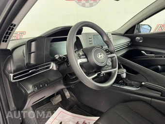 2024 Hyundai Elantra SE - miniatura 10