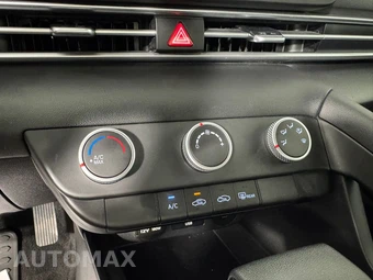 2024 Hyundai Elantra SE - miniatura 19