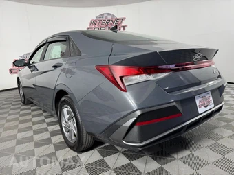 2024 Hyundai Elantra SE - miniatura 24
