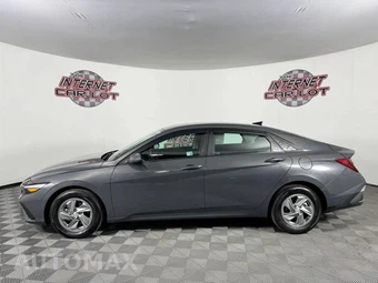 2024 Hyundai Elantra SE - miniatura 4
