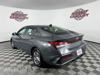 2024 Hyundai Elantra SE - miniatura 5