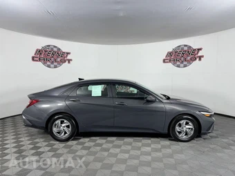 2024 Hyundai Elantra SE - miniatura 8