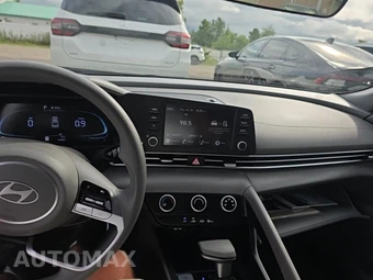 2024 Hyundai Elantra SE - miniatura 14