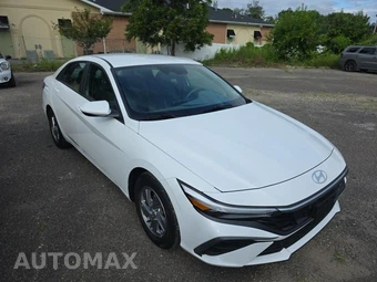 2024 Hyundai Elantra SE - miniatura 3