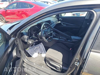 2024 Hyundai Elantra SE - miniatura 13