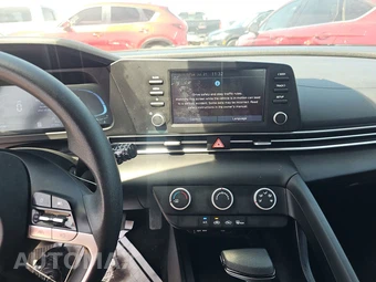 2024 Hyundai Elantra SE - miniatura 17