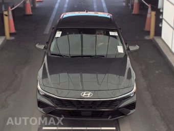 2024 Hyundai Elantra SE - miniatura 2