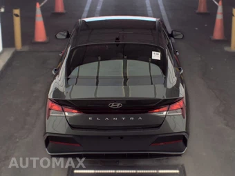 2024 Hyundai Elantra SE - miniatura 6