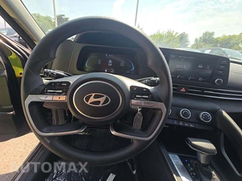 2024 Hyundai Elantra SE - miniatura 10