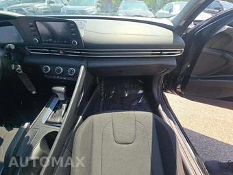 2024 Hyundai Elantra SE - miniatura 19