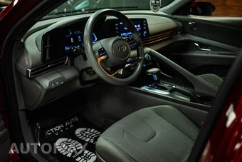 2024 Hyundai Elantra SE - miniatura 8