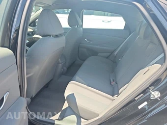 2024 Hyundai Elantra SE - miniatura 10