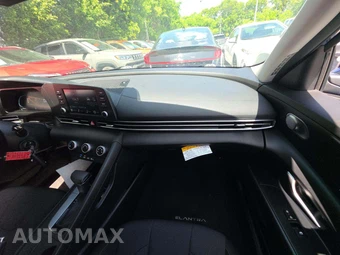 2024 Hyundai Elantra SE - miniatura 19