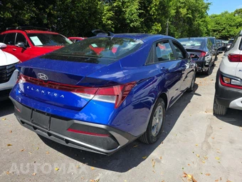 2024 Hyundai Elantra SE - miniatura 3