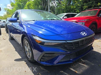 2024 Hyundai Elantra SE - miniatura 4
