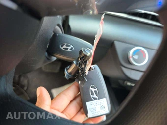 2024 Hyundai Elantra SE - miniatura 8