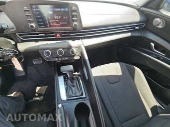2024 Hyundai Elantra SE - miniatura 11