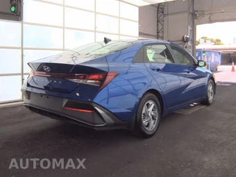 2024 Hyundai Elantra SE - miniatura 4