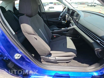 2024 Hyundai Elantra SE - miniatura 8