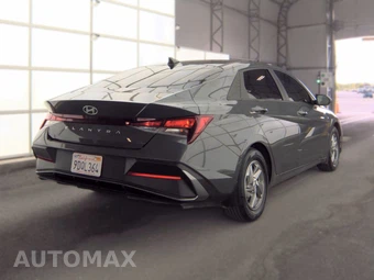 2024 Hyundai Elantra SE - miniatura 4