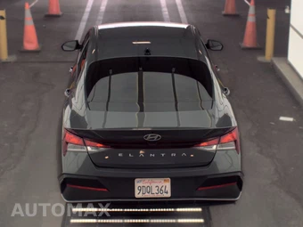 2024 Hyundai Elantra SE - miniatura 5