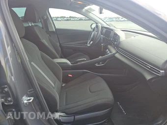 2024 Hyundai Elantra SE - miniatura 8