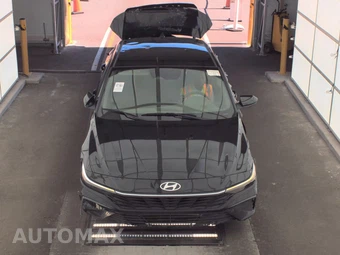 2024 Hyundai Elantra SE – miniatura 2