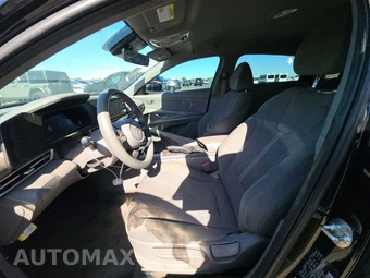 2024 Hyundai Elantra SE – miniatura 7