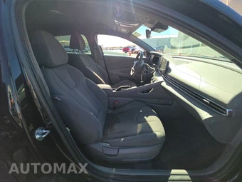 2024 Hyundai Elantra SE – miniatura 8
