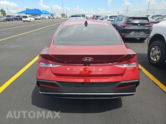 2024 Hyundai Elantra SE - miniatura 5