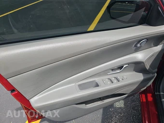 2024 Hyundai Elantra SE - miniatura 9