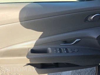 2024 Hyundai Elantra SE - miniatura 15