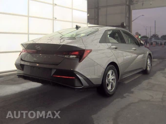 2024 Hyundai Elantra SE - miniatura 5
