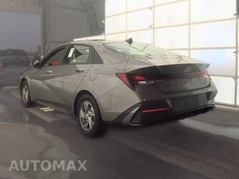 2024 Hyundai Elantra SE - miniatura 8
