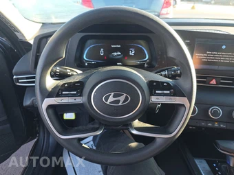 2024 Hyundai Elantra SE - miniatura 10