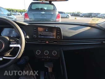 2024 Hyundai Elantra SE - miniatura 11