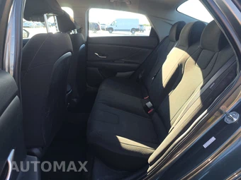 2024 Hyundai Elantra SE - miniatura 13
