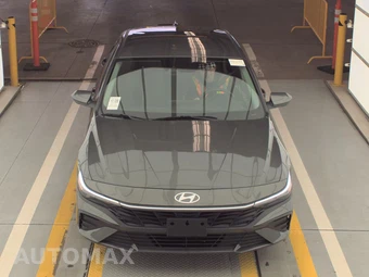 2024 Hyundai Elantra SE - miniatura 2