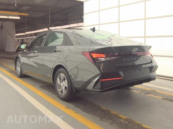 2024 Hyundai Elantra SE - miniatura 6