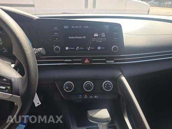 2024 Hyundai Elantra SE - miniatura 10