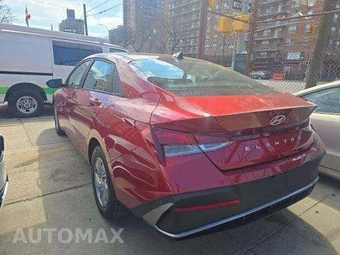 2024 Hyundai Elantra SE - miniatura 2