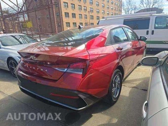 2024 Hyundai Elantra SE - miniatura 3