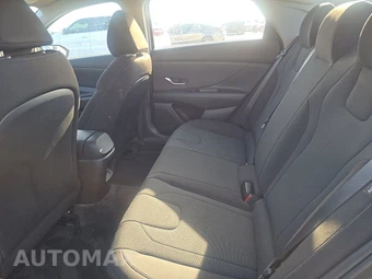 2024 Hyundai Elantra SE - miniatura 13