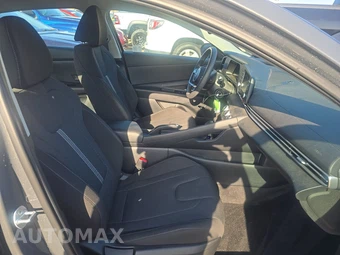 2024 Hyundai Elantra SE - miniatura 8